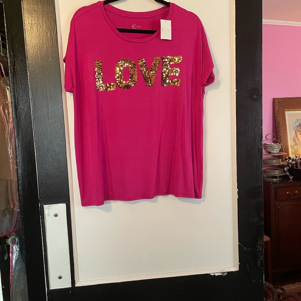 Very soft hot pink T shirt never worn